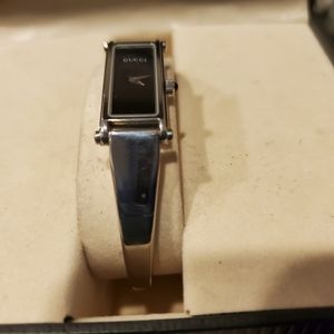 AUTHENTIC WOMEN'S GUCCI WATCH